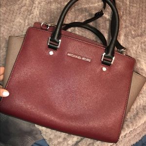 Micheal Kors purse